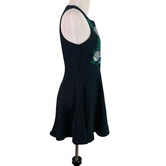 🟣🟣🟣 TOBI Women's Size Small Black Embroidered Floral Tunic Dress - Picture 7 of 11
